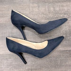 Nine West Midnight blue swede pumps size 8